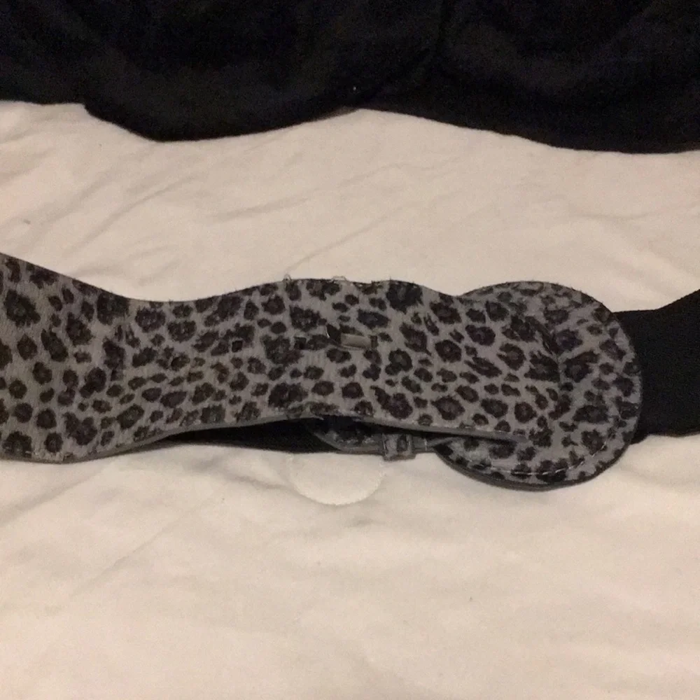 Stretch belts lot of 3 black, cream and animal print vintage
